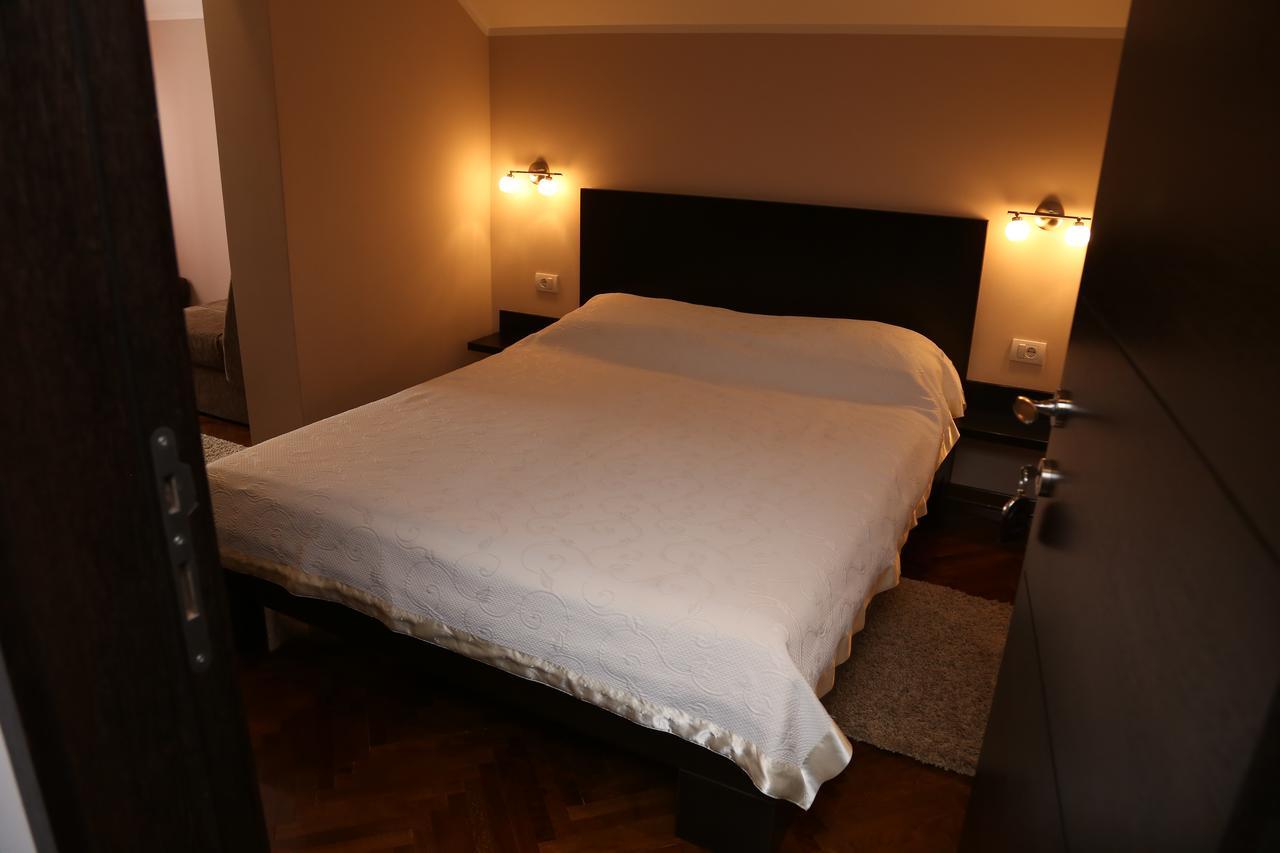 B&B Park Sremcica ภายนอก รูปภาพ